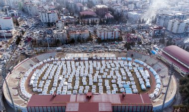 AFAD tarafından 12 Şubat Stadyumu'nda çadırkent kuruldu