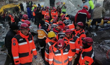 Adıyaman'da bir kadın enkazdan 84 saat sonra kurtarıldı