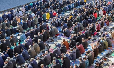 "Asrın felaketini" yaşayan illerdeki cuma namazlarında dayanışma duası