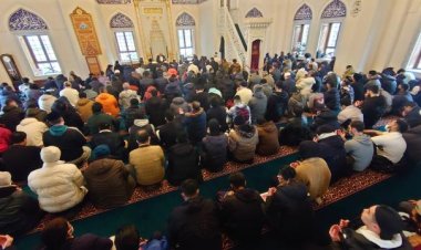 Tokyo Camii'nde depremde hayatını kaybedenler için gıyabi cenaze namazı