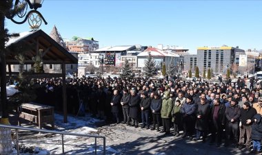 Depremlerde vefat edenler için gıyabi cenaze namazı kılındı
