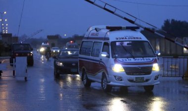 Pakistan'da trafik kazası: 15 kişi öldü