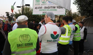 Almanya'dan gelen hayırseverler, STK'ların yardımlarına destek oluyor