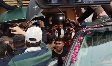 Pakistan'da eski Başbakan Han'a yargılandığı davalarda "geçici kefalet" verildi