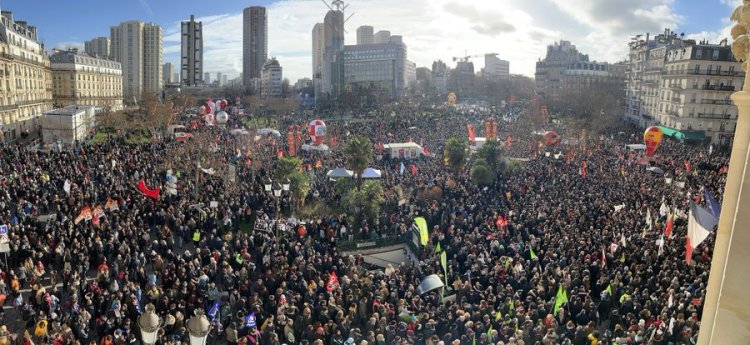 Fransa'da milyonlarca kişi emeklilik reformunu protesto etti