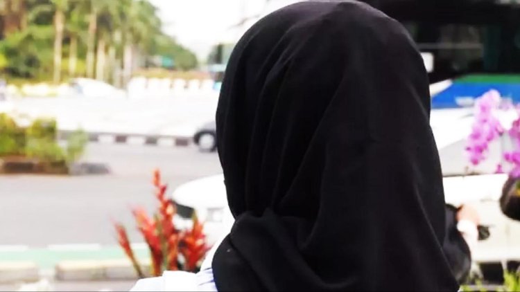 Fransa'da ekrana başörtüsüyle çıkan anne, İslamofobik lince maruz kaldı