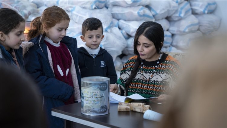 Kürdistan'lı öğrencilerden Türkiye'deki depremzedeler için yardım kampanyası