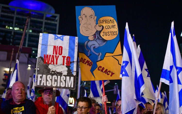 On binlerce kişi Netanyahu hükümetini protesto etti