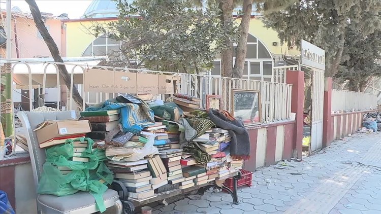 Diyanet depremzedelere Kuran-ı Kerim ve çocuklara kitap gönderiyor