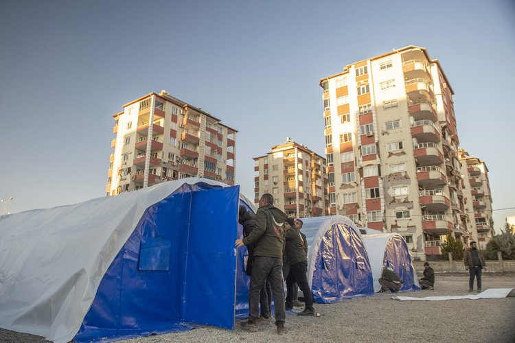 Kürdistan Yönetimi, Adıyaman'da 25 bin depremzedenin barınabileceği çadır kent kuruyor