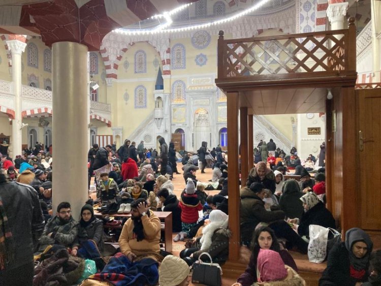 Camiler ve Kur'an kurslarında 377 bin 355 depremzede konakladı