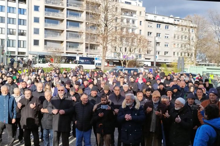 Depremde hayatını kaybedenler Köln’de anıldı