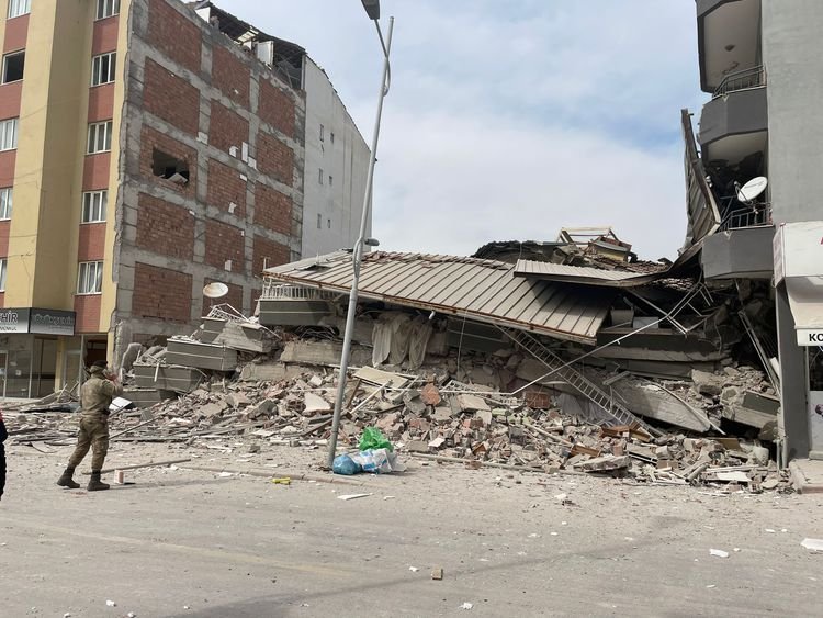 Malatya'da 5,6 büyüklüğünde deprem: 1 kişi hayatını kaybetti, 69 kişi yaralandı