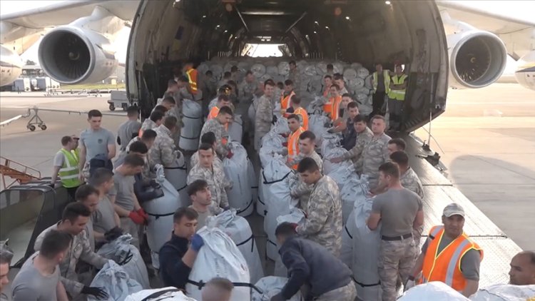 Pakistan'dan depremzedeler için gönderilen 2 bin 300 çadır Türkiye'ye ulaştı