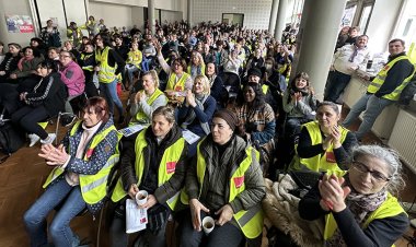 Almanya’da ücretlerinin artırılmasını isteyen hastane çalışanları iş bıraktı