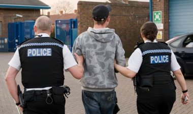 İngiltere'de 8 yaşından küçük çocuklar çıplak aramaya maruz kaldı