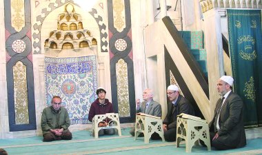 Görme engelli hafızların Kur'an sevdası imrendiriyor