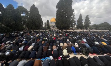 250 bin Müslüman ramazanın ikinci cuma namazını Mescid-i Aksa’da eda etti