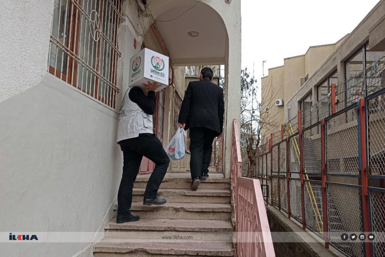 Avrupa Yetim Eli Diyarbakır'da gıda kolisi dağıttı