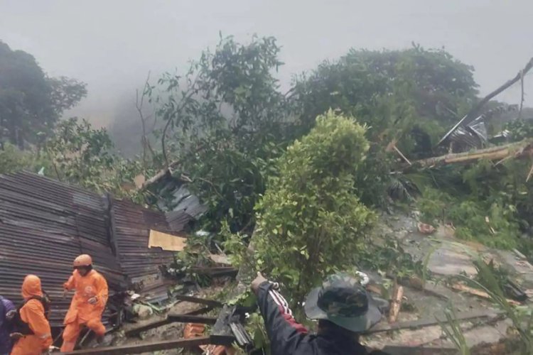 Endonezya'da toprak kayması: 21 ölü, 50 kayıp
