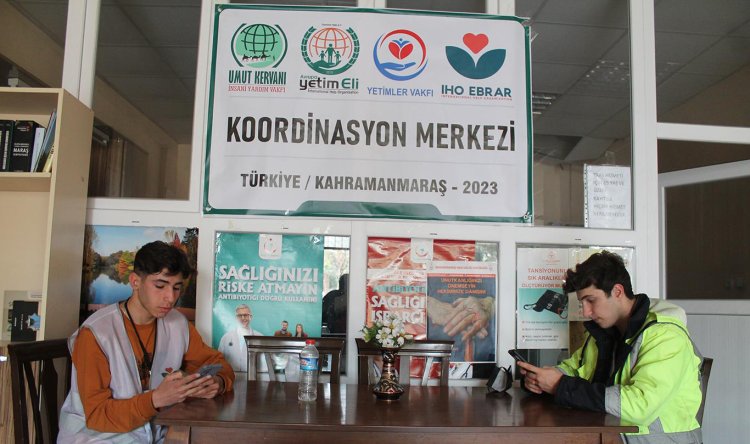 Depremzedelere yardım için afet bölgesine giden gençler online yapılan "Siyer Yarışması"na katıldı