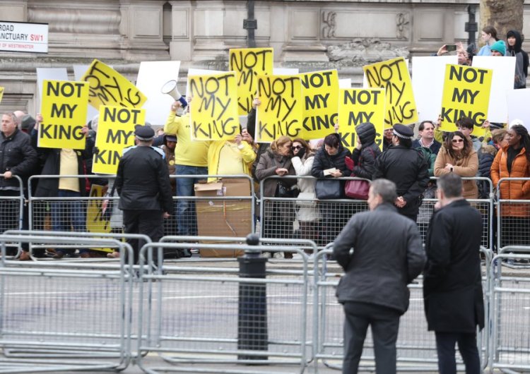 İngiltere’de monarşi karşıtı protesto: "Kraliyet'e son"