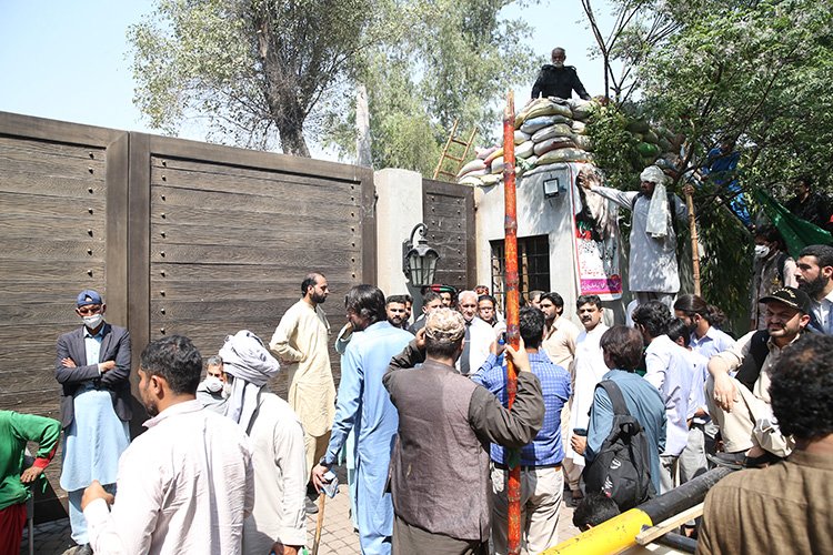 Pakistan'da mahkeme, İmran Han'a yönelik operasyonun durdurulması kararını yeniden uzattı