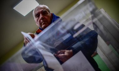 Bulgaristan'da halk erken genel seçim için sandık başında