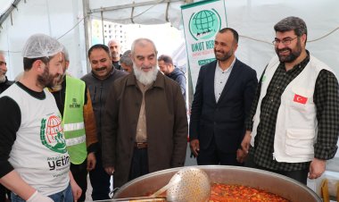 Nurettin Yıldız, Umut Kervanı Malatya Koordinasyon Merkezini ziyaret etti
