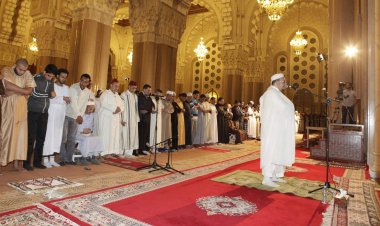 Kuveyt'te imamların cep telefonundan Kur'an okuması yasaklandı