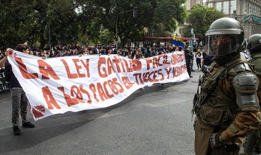 Şili'de öğrenciler tartışmalı güvenlik yasasını protesto etti