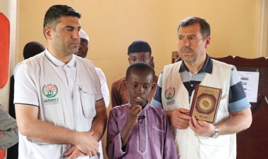 Avrupa Yetim Eli, Burundi'de Kur'an-ı Kerim hediye etti