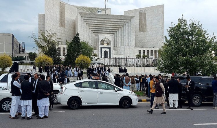 Pakistan'da hükümet ile Anayasa Mahkemesi arasında "tasarı" krizi sürüyor