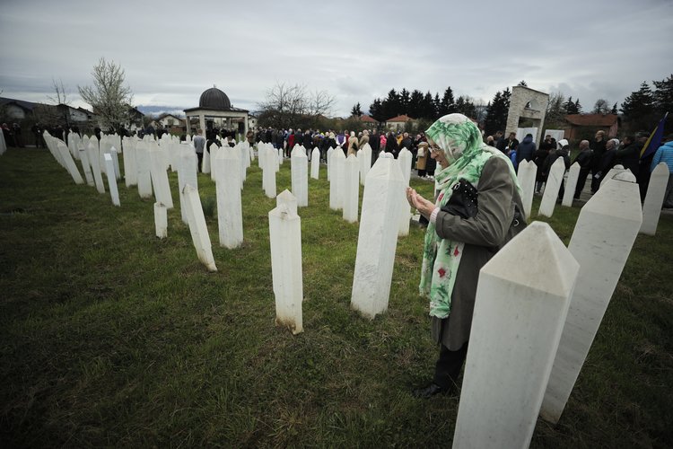 Bosna Hersek'teki Ahmiçi Katliamı'nın kurbanları törenle anıldı