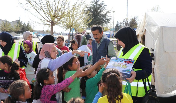 Avrupa Yetim Eli'nin Avrupa'dan gelen kadın gönüllüleri deprem bölgesinde bayram öncesi yürekleri ısıttı