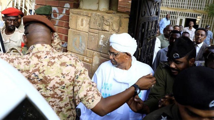 Sudan ordusu, devrik Cumhurbaşkanı Beşir'in hastanede olduğunu duyurdu