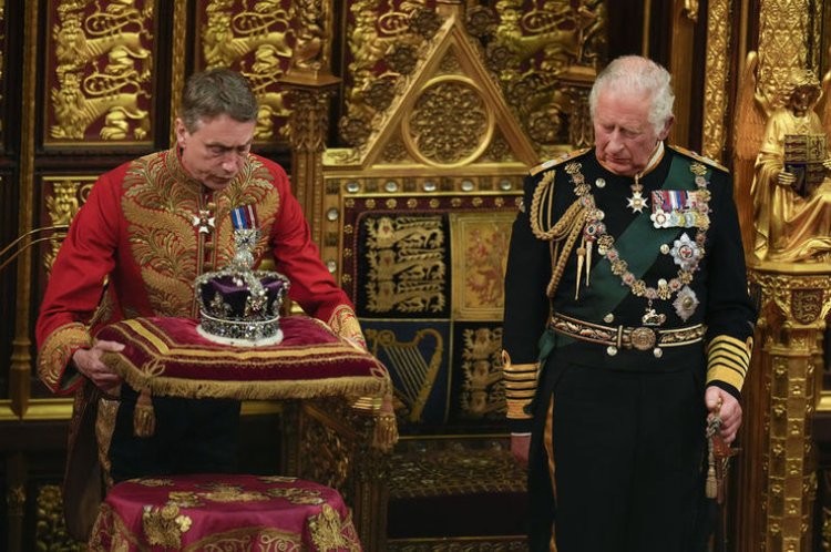 İngiltere'nin monarşi tarihinde ilk kez kadın rahipler taç giyme töreninde yer alacak
