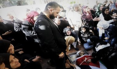 Filistinli anne ve babanın 17 yaşındaki şehid oğullarına son bakışı