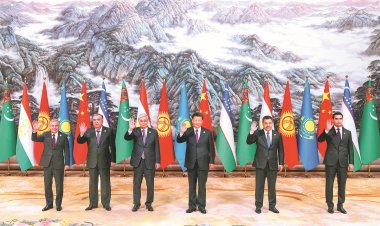 Çin ilk kez düzenlediği zirveyle Orta Asya'da hamilik rolünün işaretini verdi