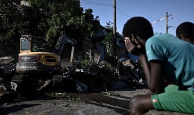 Fransa, mahkemenin karşı kararına rağmen göçmenlerin evlerini yıkmaya başladı