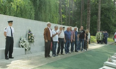 Bosna Savaşı'ndaki "Kapiya Katliamı"nın 28'inci yılında öldürülen 71 kurban anıldı