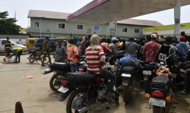 Nijerya Devlet Başkanı Tinubu, halka panikle benzin almayı bırakmaları çağrısı yaptı