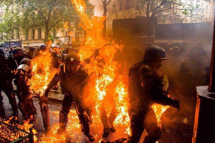 Fransa'da 1 Mayıs gösterilerinde en az 200 sivil ve gösterici ile 406 polis yaralandı