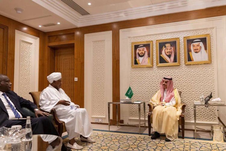 Sudan'da çatışan taraflar Suudi Arabistan'da bir araya geldi