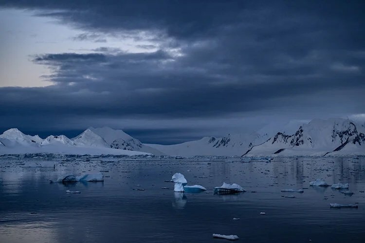 "Buzlar kıtası" Antarktika, bu yıl rekor seviyede erimeye devam ediyor