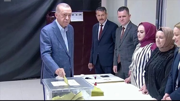 Cumhurbaşkanı Erdoğan oyunu kullandı, sonuçları İstanbul'da takip edecek