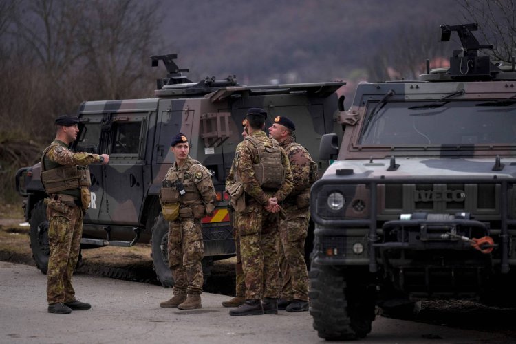 NATO, Kosova'ya ilave asker gönderiyor