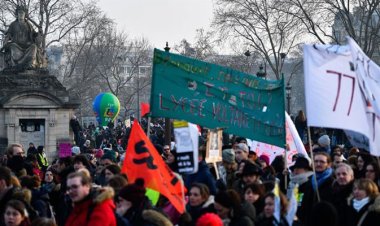 Fransa'da emeklilik yaşını yükselten reforma karşı ülke genelinde protestolar düzenleniyor