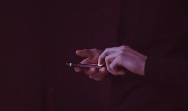 Fransa zanlıların telefonlarından gizlice ses ve görüntü kaydı almaya hazırlanıyor