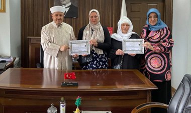 Ukraynalı anne ve kızı İslamiyet'i seçti